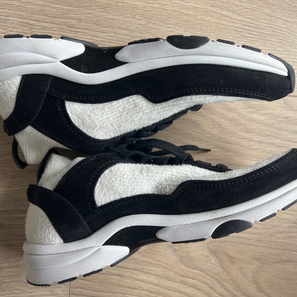 CHANEL SNEAKERS - Picture 6 of 7